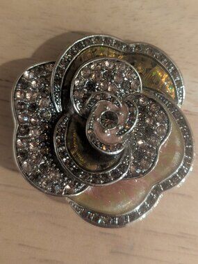 Vintage Signed LC Liz Claiborne Rose Flower Rhinestone Gold Tone Brooch Pin